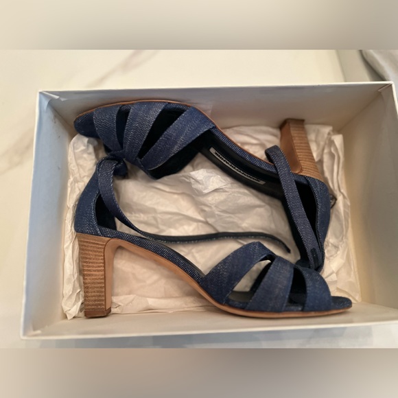 Manolo Blanhik denim sandals - Picture 2 of 8